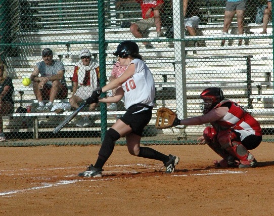 Softball Continues NECC Winning Streak, Defeats Newbury