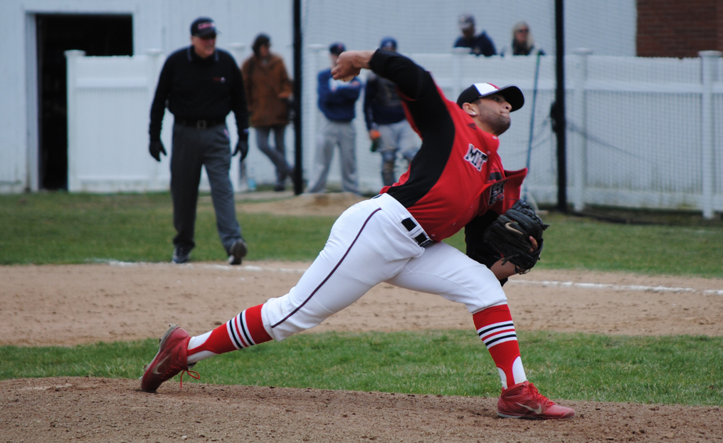 Baseball Sweeps Trinity