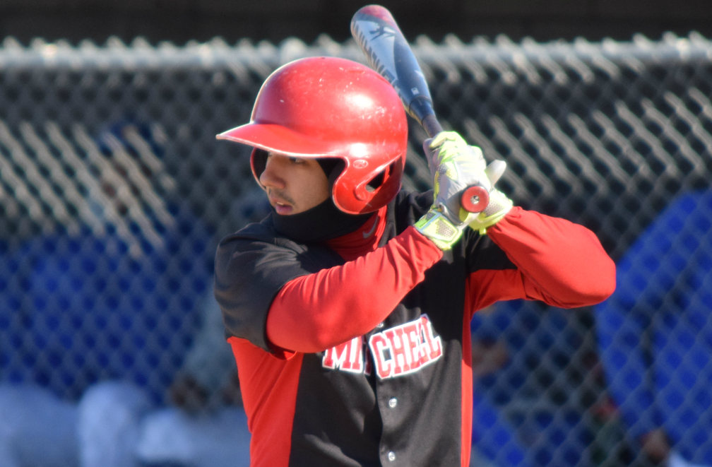 Baseball Extends Streak to Eight at Amherst