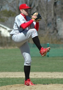 Baseball Splits CUNY Doubleheader with Staten Island