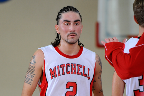 Men's Hoops Earns Road Win at Newbury