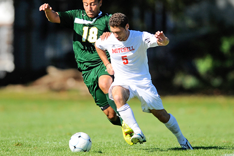 Men's Soccer Sails to 4-1 Win at Becker