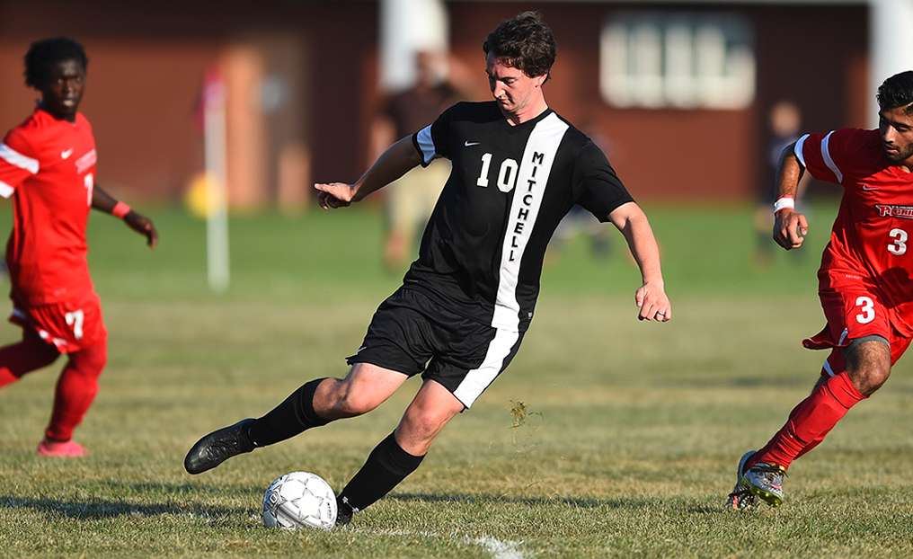 Men's Soccer Clipped by New England College