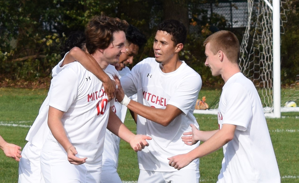 Men's Soccer Tops No. 5 Newbury in NECC Semis