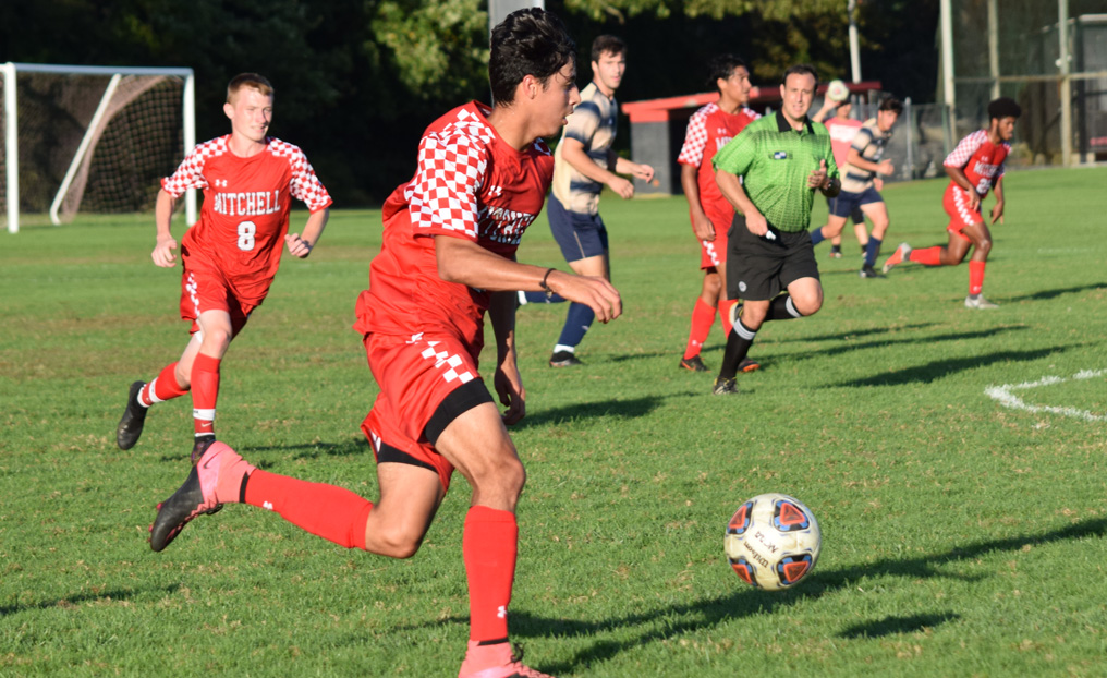Lone Goal Stands as Men's Soccer Downs Becker