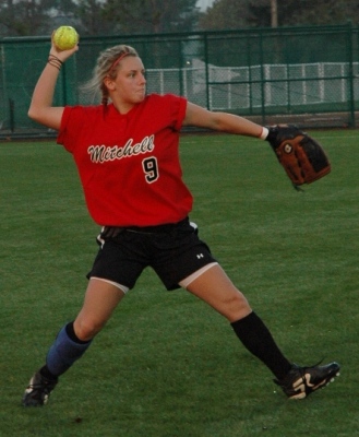Becker Sunk By Mariners in NECC Softball Play