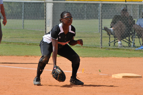 Softball Falls to Swarthmore, Gettysburg