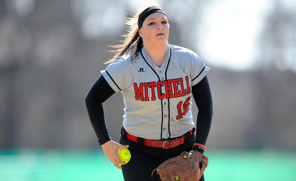 Softball Picks Up Rare Sweep of Lesley