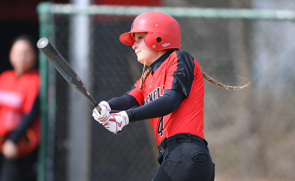 Softball Sweeps NVU-Lyndon