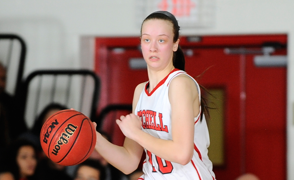 WBB Closes Out Regular Season with Win at Becker