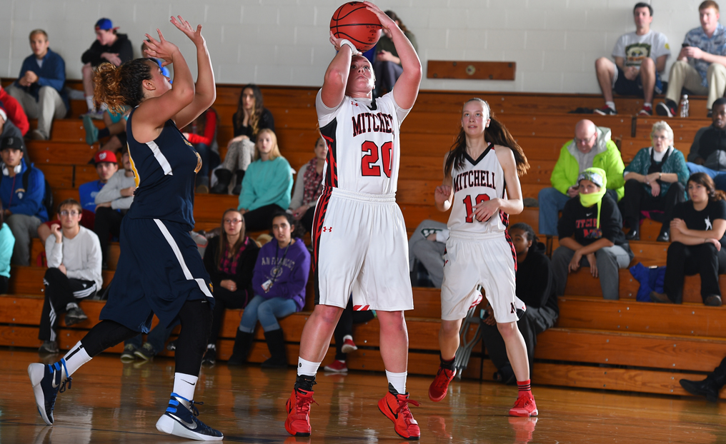 WBB Cruises Past Lesley
