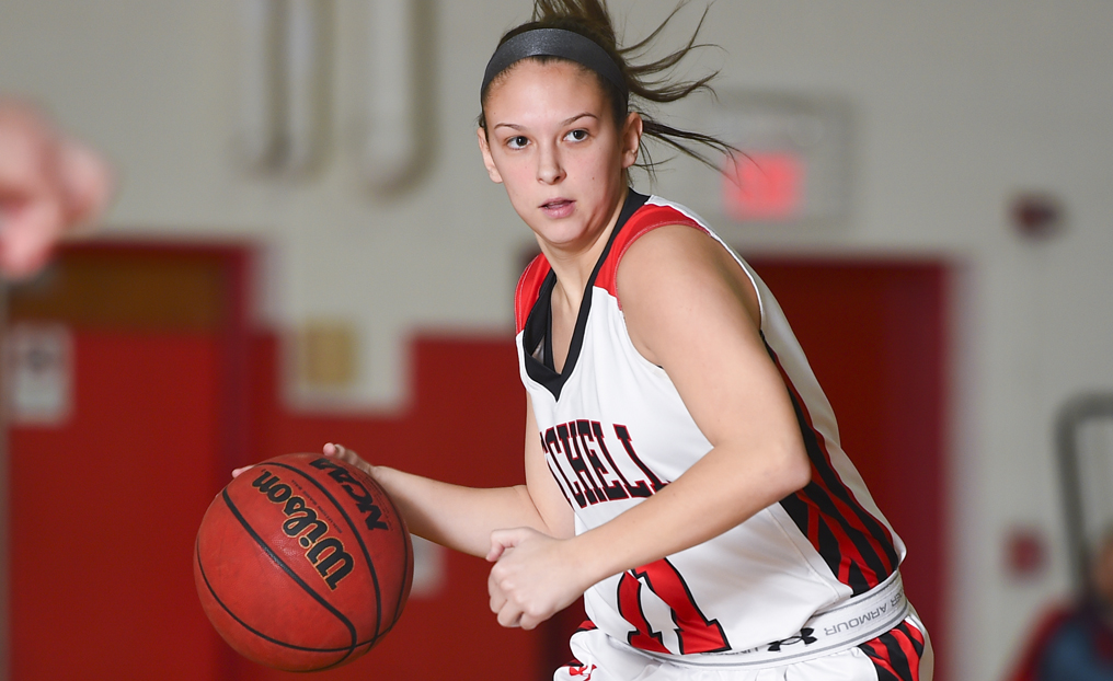 Women's Basketball Falls at Albertus Magnus in Season Debut