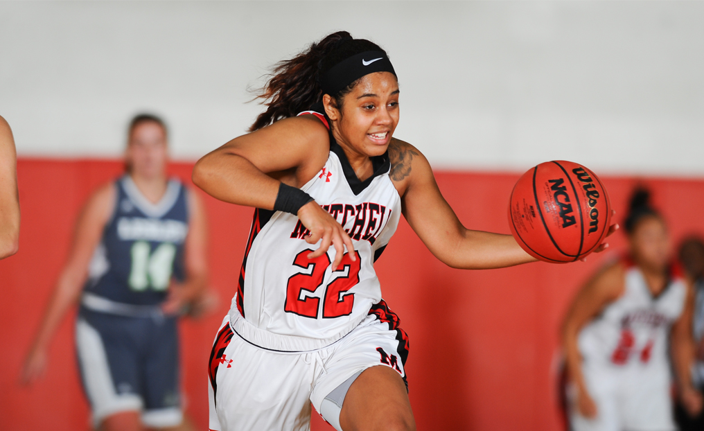 WBB Cruises Past Bay Path