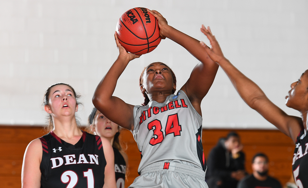 WBB Cruises to Sweep of Newbury