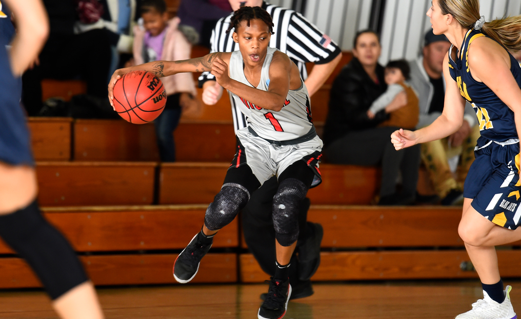 Mariners Move Past Elms in NECC First Round