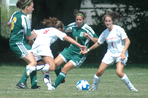 Women's Soccer Falls Just Short at Pine Manor