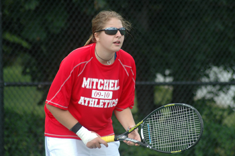 Women's Tennis Edged by Anna Maria