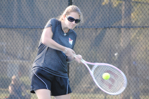 Becker Holds Off WTennis, 7-2