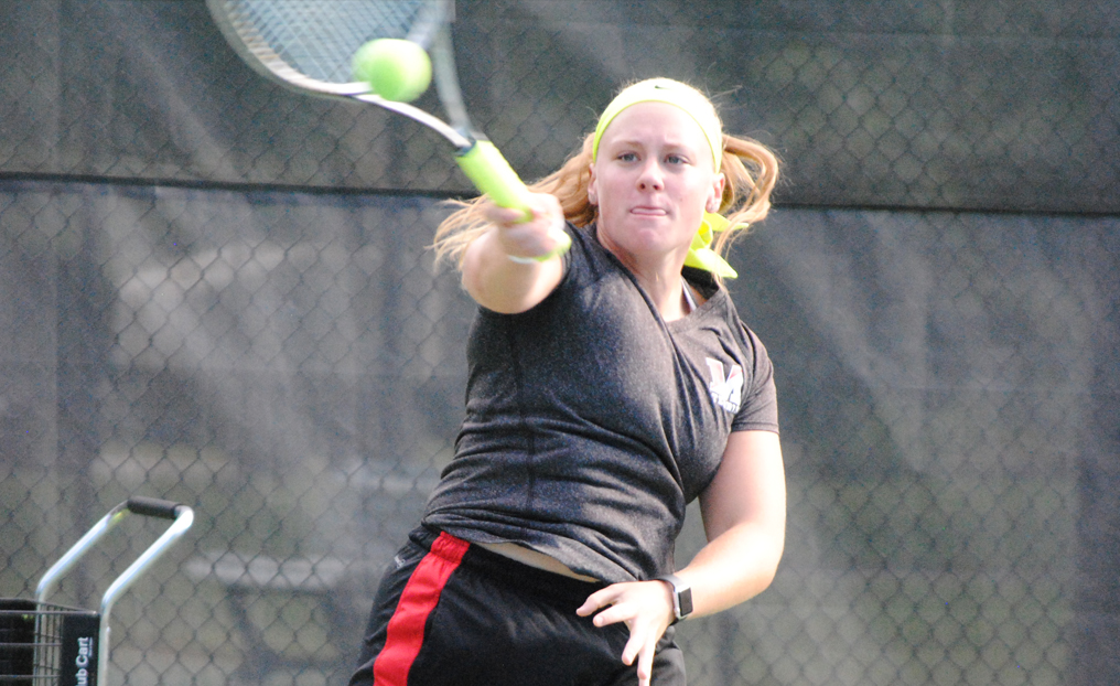 Women's Tennis Clipped at Becker