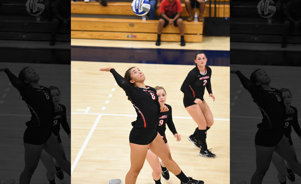 Volleyball Drops Five-Setter in Season Finale at Becker