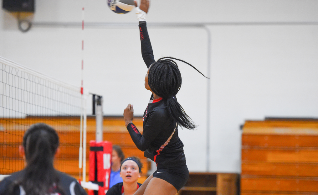 Volleyball Drops Season Opener to ECSU