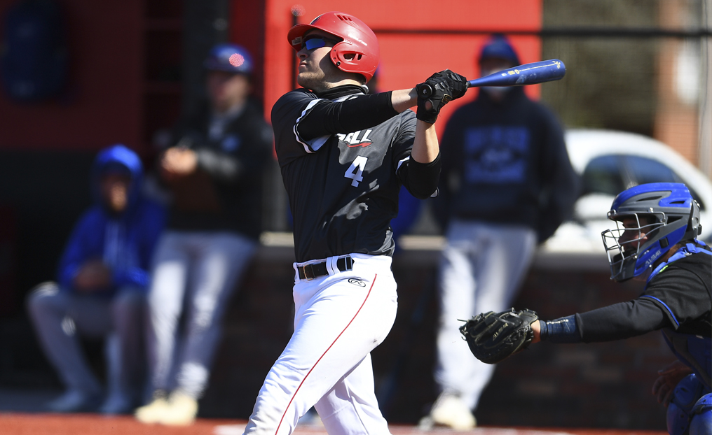 Baseball Takes One of Two vs. Becker