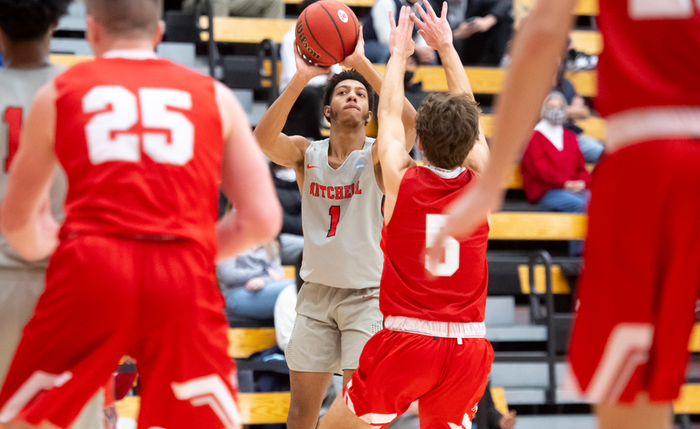 MBB Wins Third Straight at SUNY Maritime