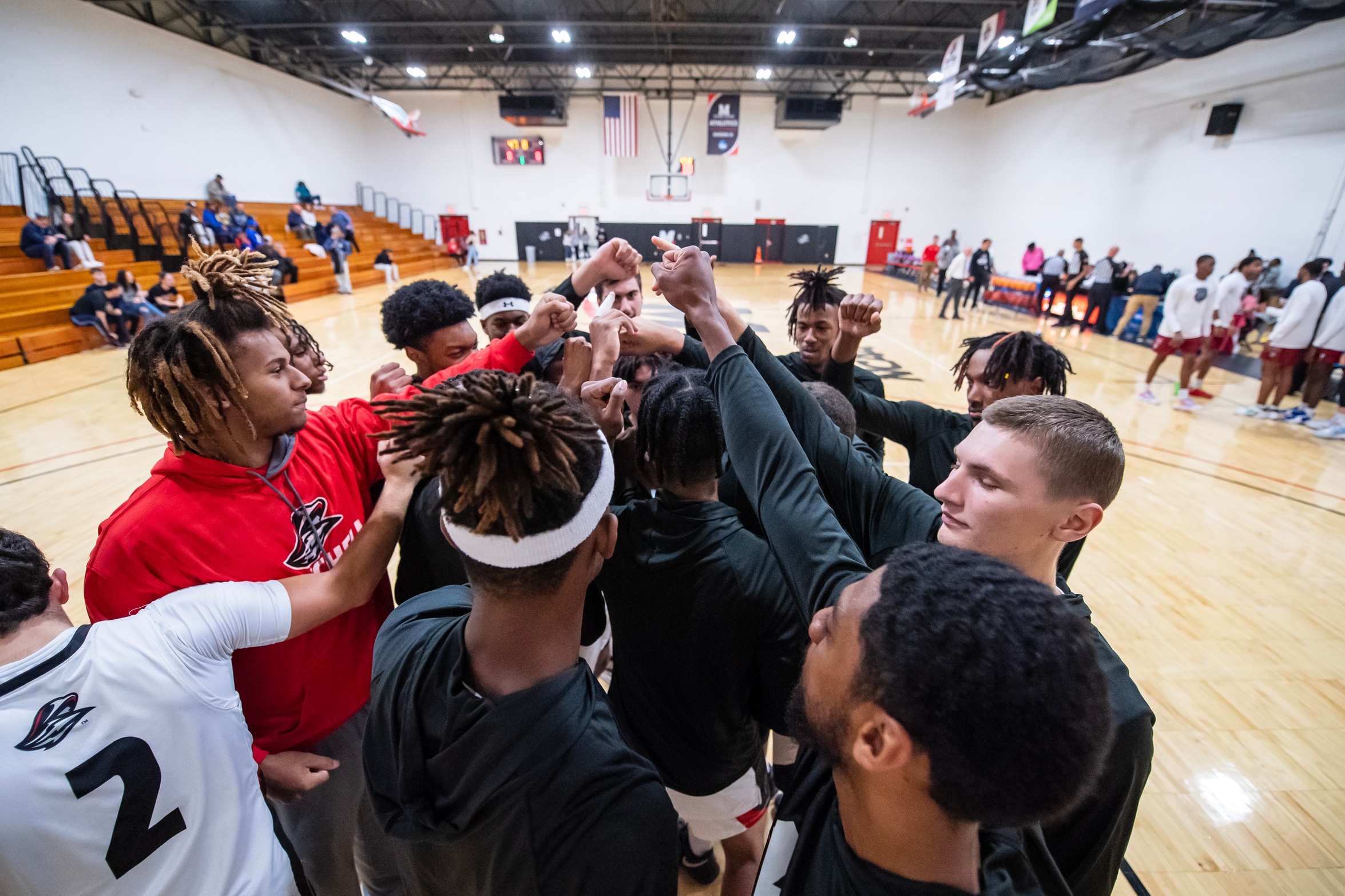 MBB Powers Past Fitchburg State for Eighth Consecutive Victory