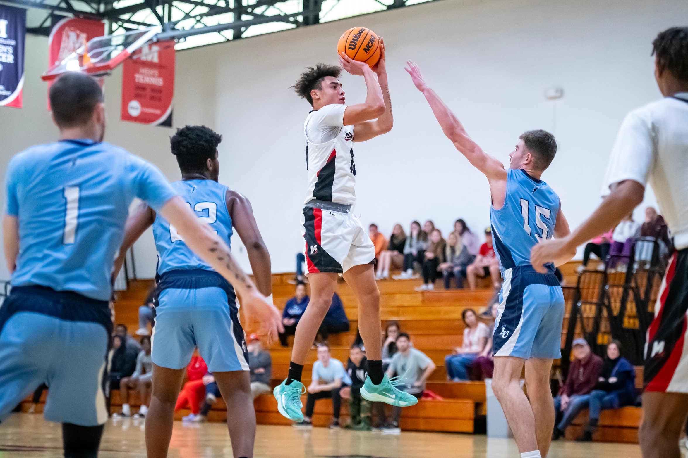 Men&rsquo;s Basketball Storms Back to Beat JWU
