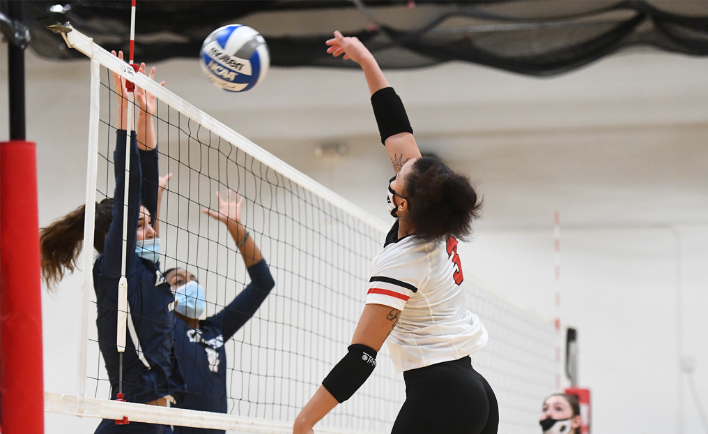 Volleyball Falls 3-1 to ECSU